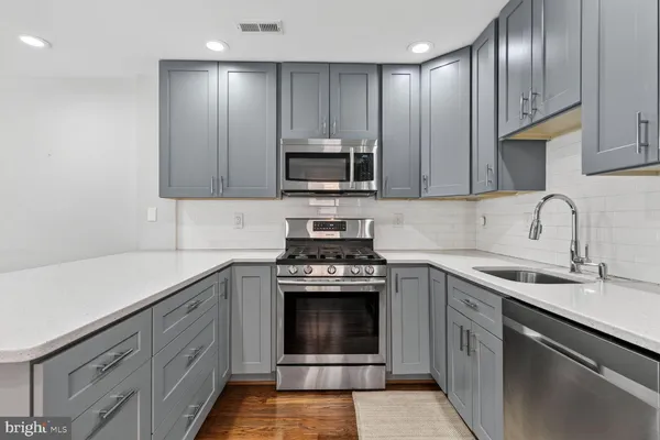 $3,500 | 124 Baggett Place, Alexandria, VA 22314