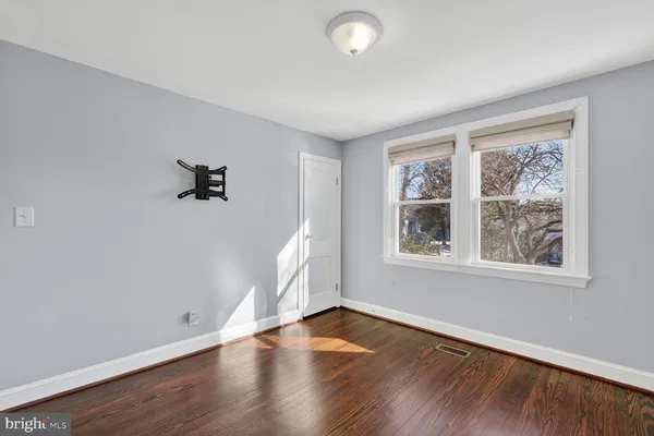$3,500 | 124 Baggett Place, Alexandria, VA 22314