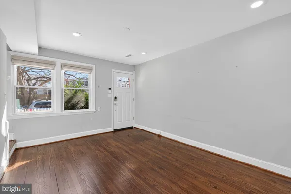 $3,500 | 124 Baggett Place, Alexandria, VA 22314