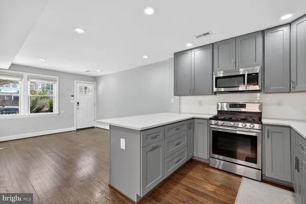 $3,500 | 124 Baggett Place, Alexandria, VA 22314