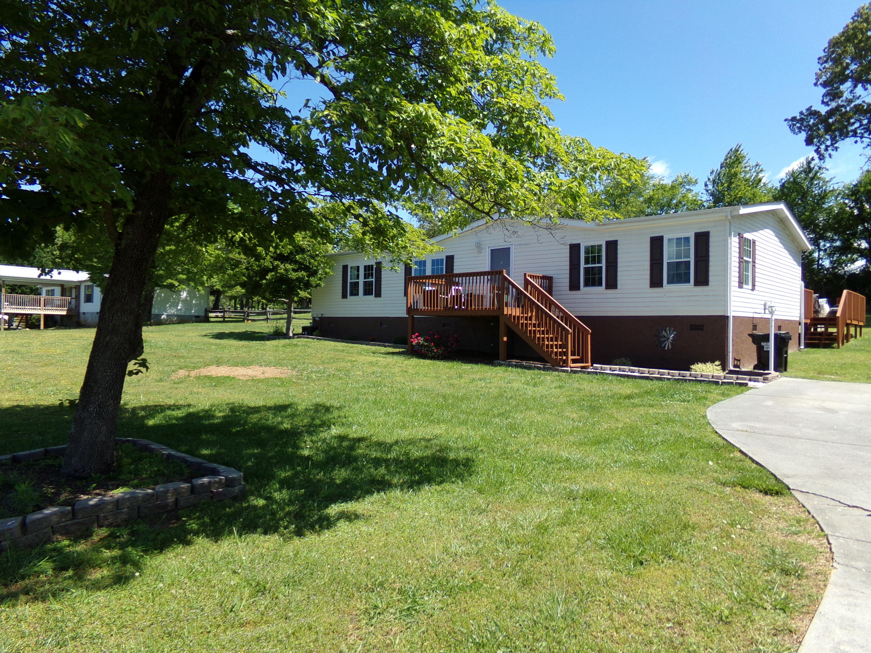 1120 Ridgeview Road Maryville, TN 37801 - Photo 2 of 29 concrete driveway