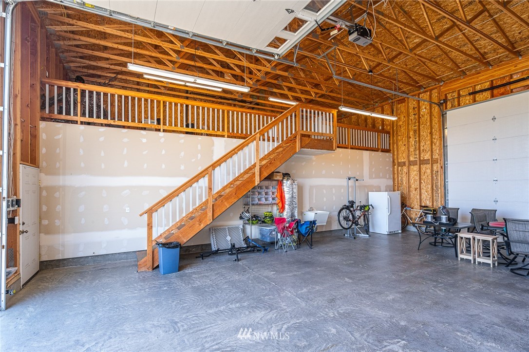 16847 Sheldon Lane Southwest Rochester, WA 98579 - Photo 16 of 40 a view of entryway