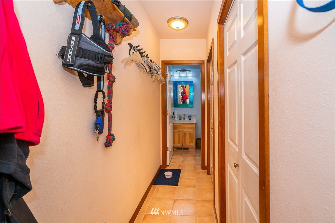 16847 Sheldon Lane Southwest Rochester, WA 98579 - Photo 24 of 40 a view of walk in closet