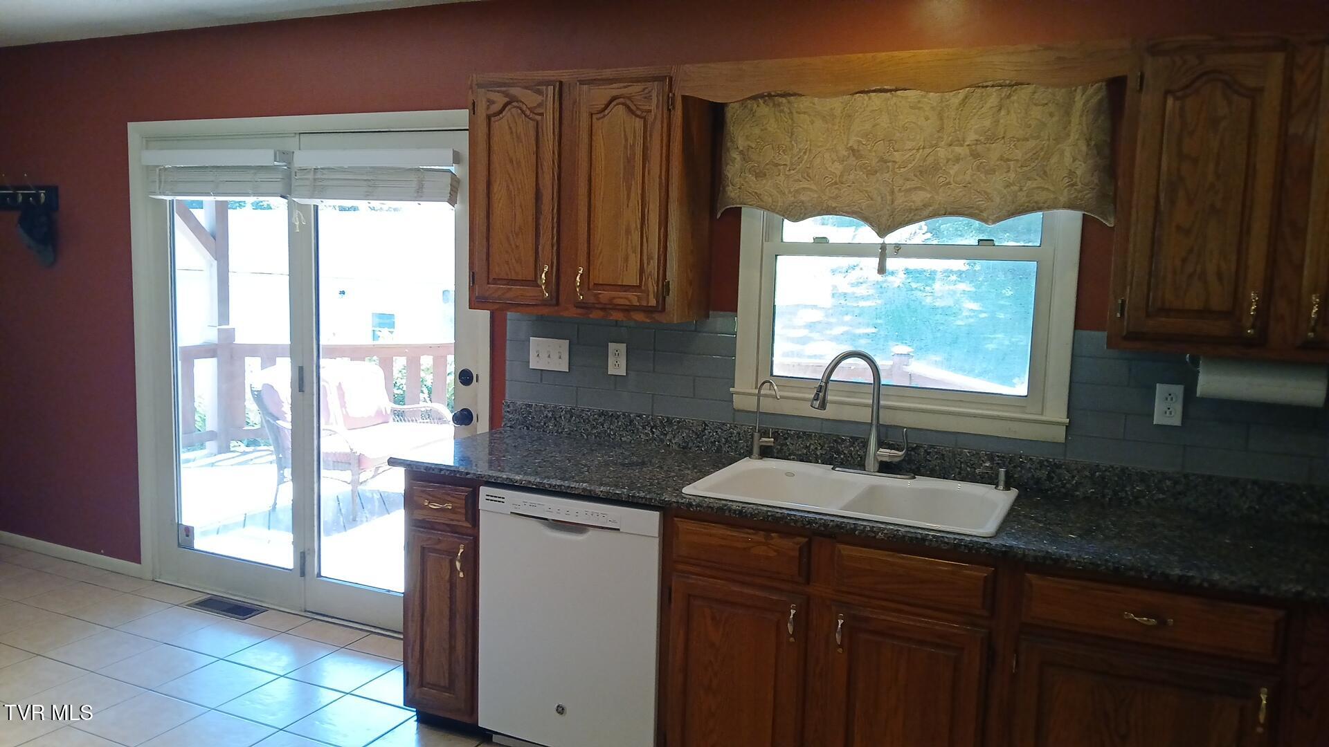 364 Max Jett Road Johnson City, TN 37601 - Photo 12 of 38 5