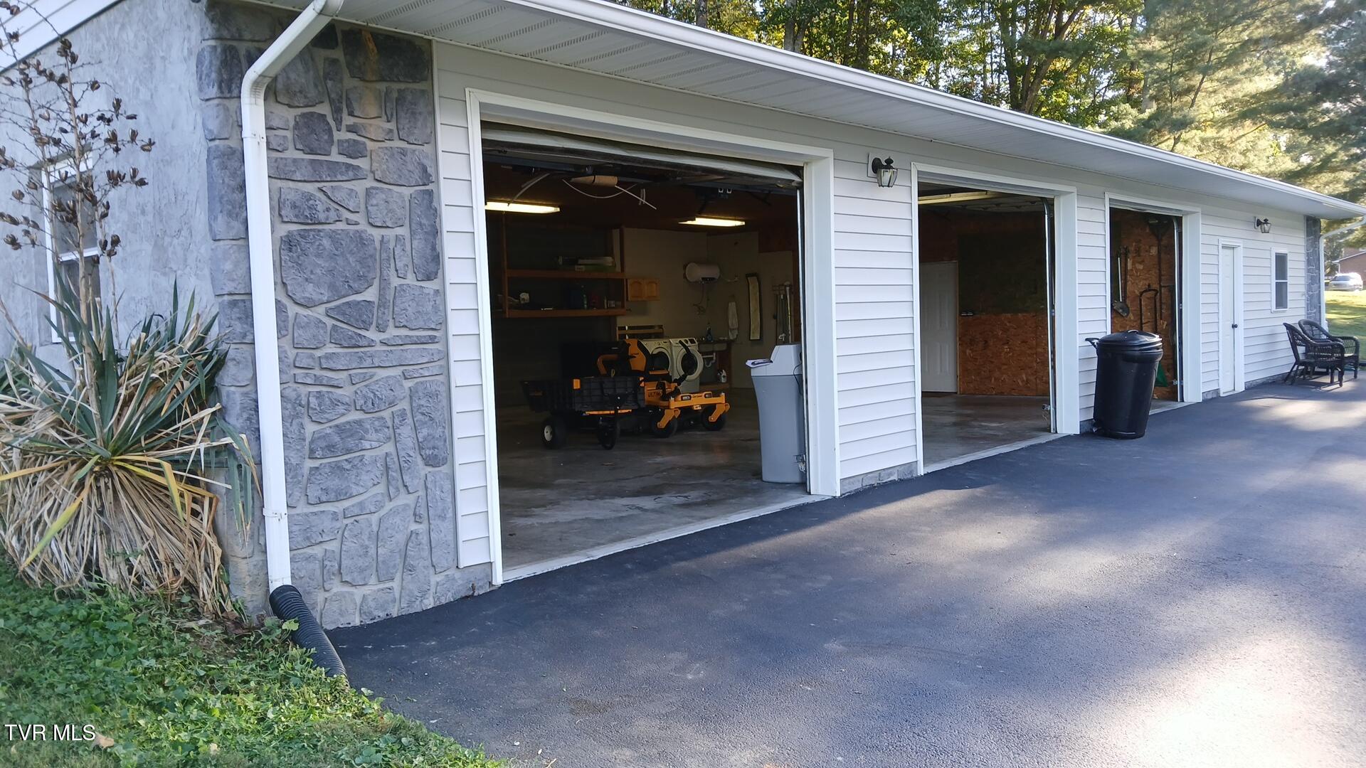 364 Max Jett Road Johnson City, TN 37601 - Photo 4 of 38 21