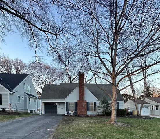 $490,000 | 5206 West 70th Street, Prairie Village, KS 66208