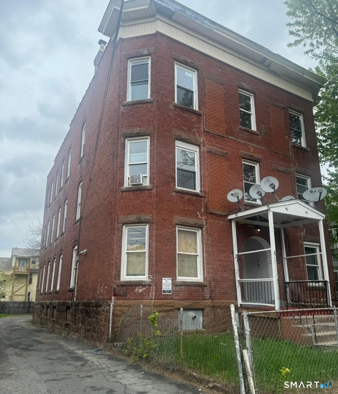 44 Bond Street Hartford, CT 06114 - Photo 2 of 13