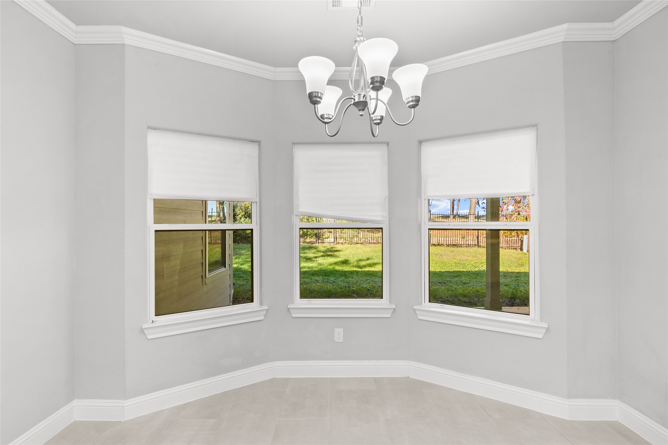 116 Augusta Drive Huntsville, TX 77340 - Photo 14 of 30 en view of an empty room with a window
