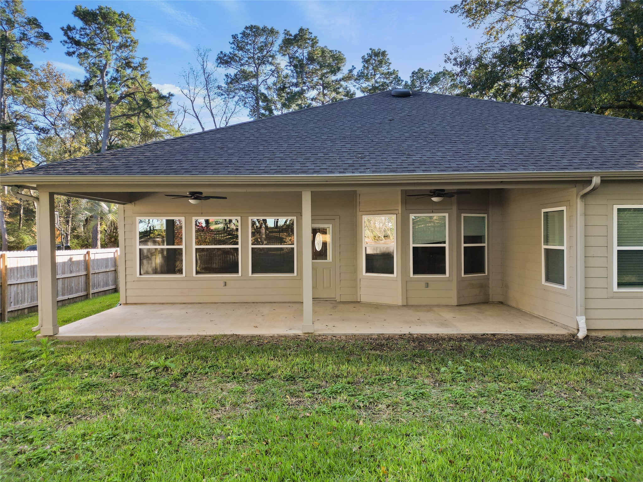 116 Augusta Drive Huntsville, TX 77340 - Photo 28 of 30 front view of house with a yard