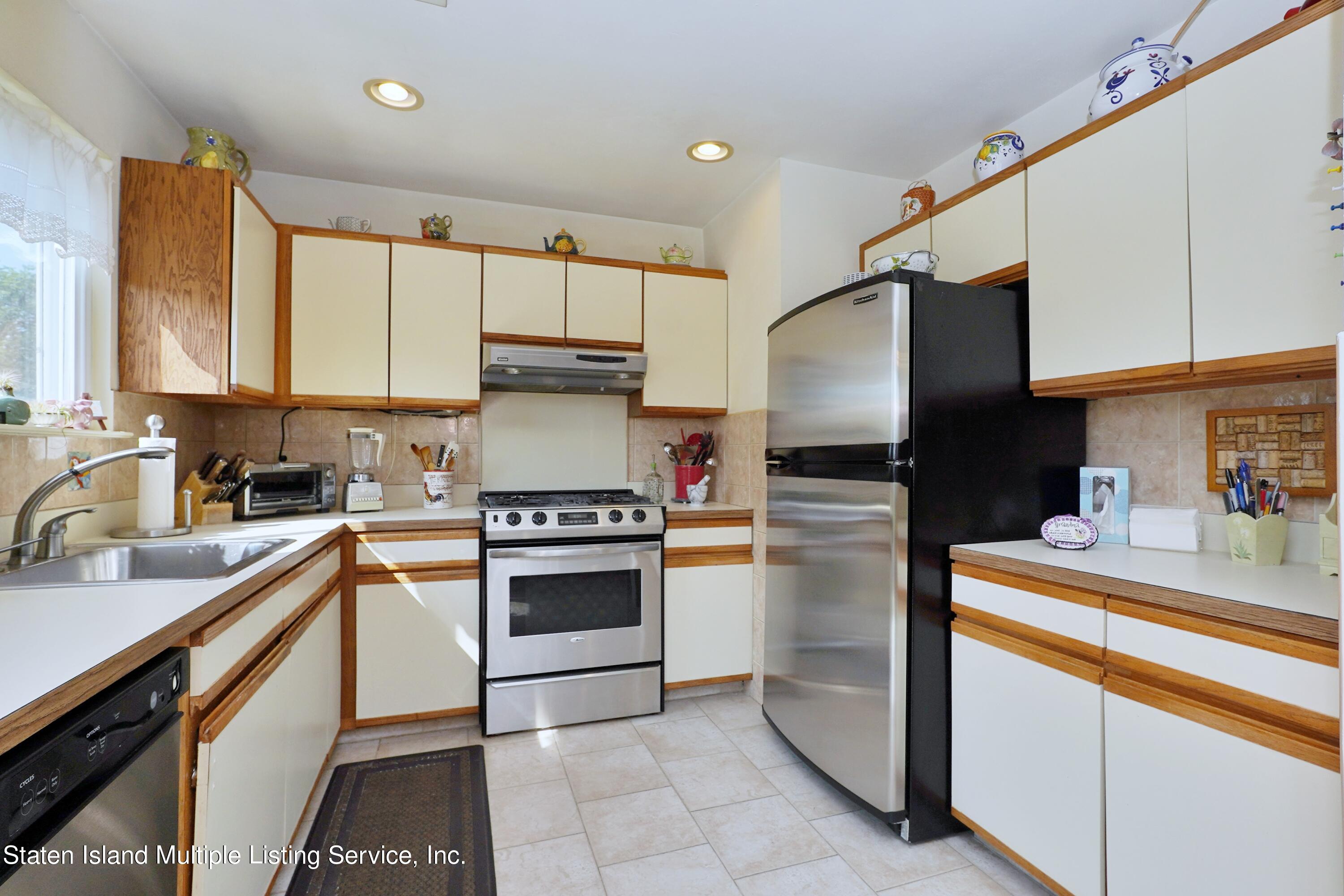 338 Timber Ridge Drive Staten Island, NY 10306 - Photo 11 of 28 Photo Dec 05 2022, 9 34 13 AM