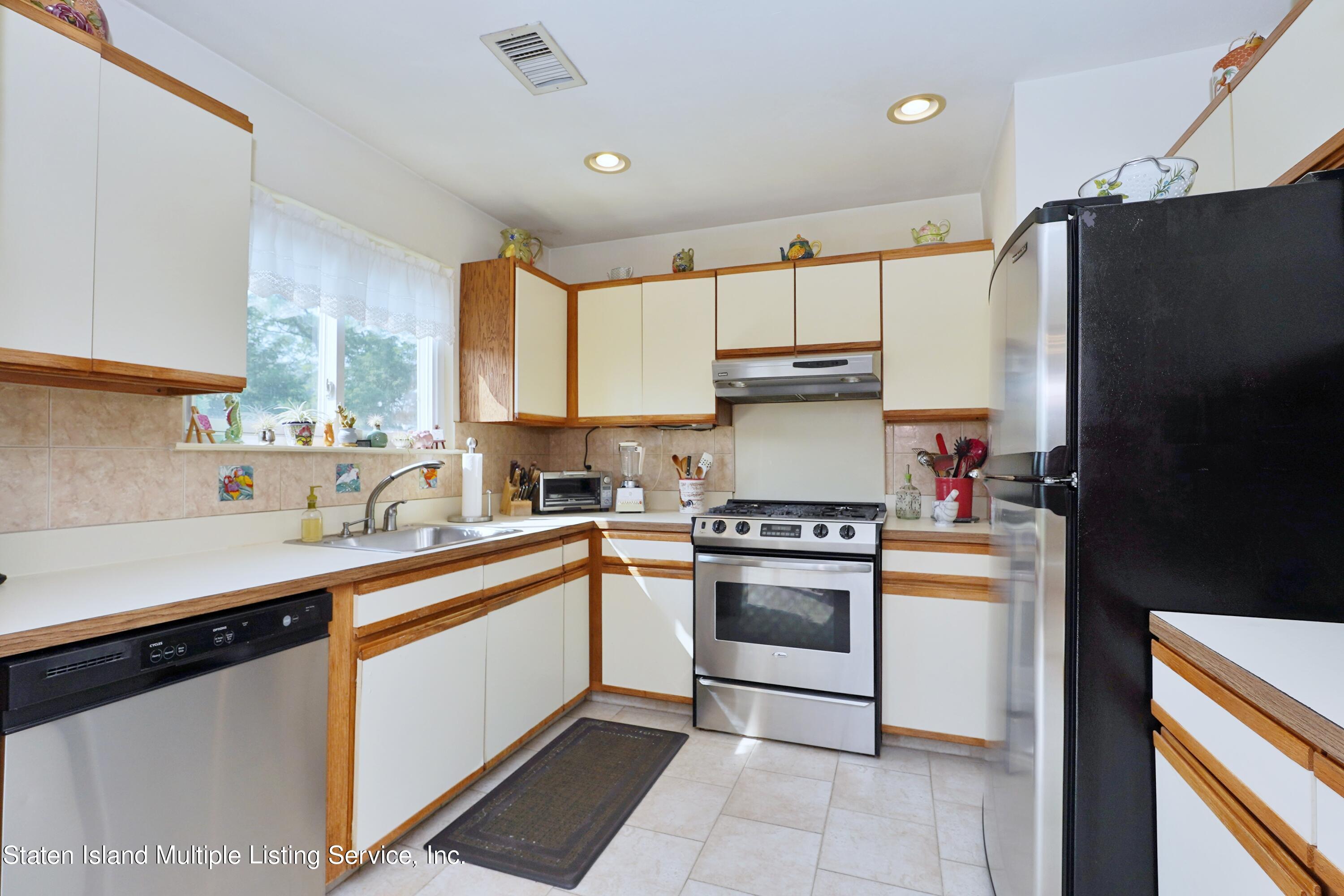 338 Timber Ridge Drive Staten Island, NY 10306 - Photo 12 of 28 Photo Dec 05 2022, 9 34 19 AM