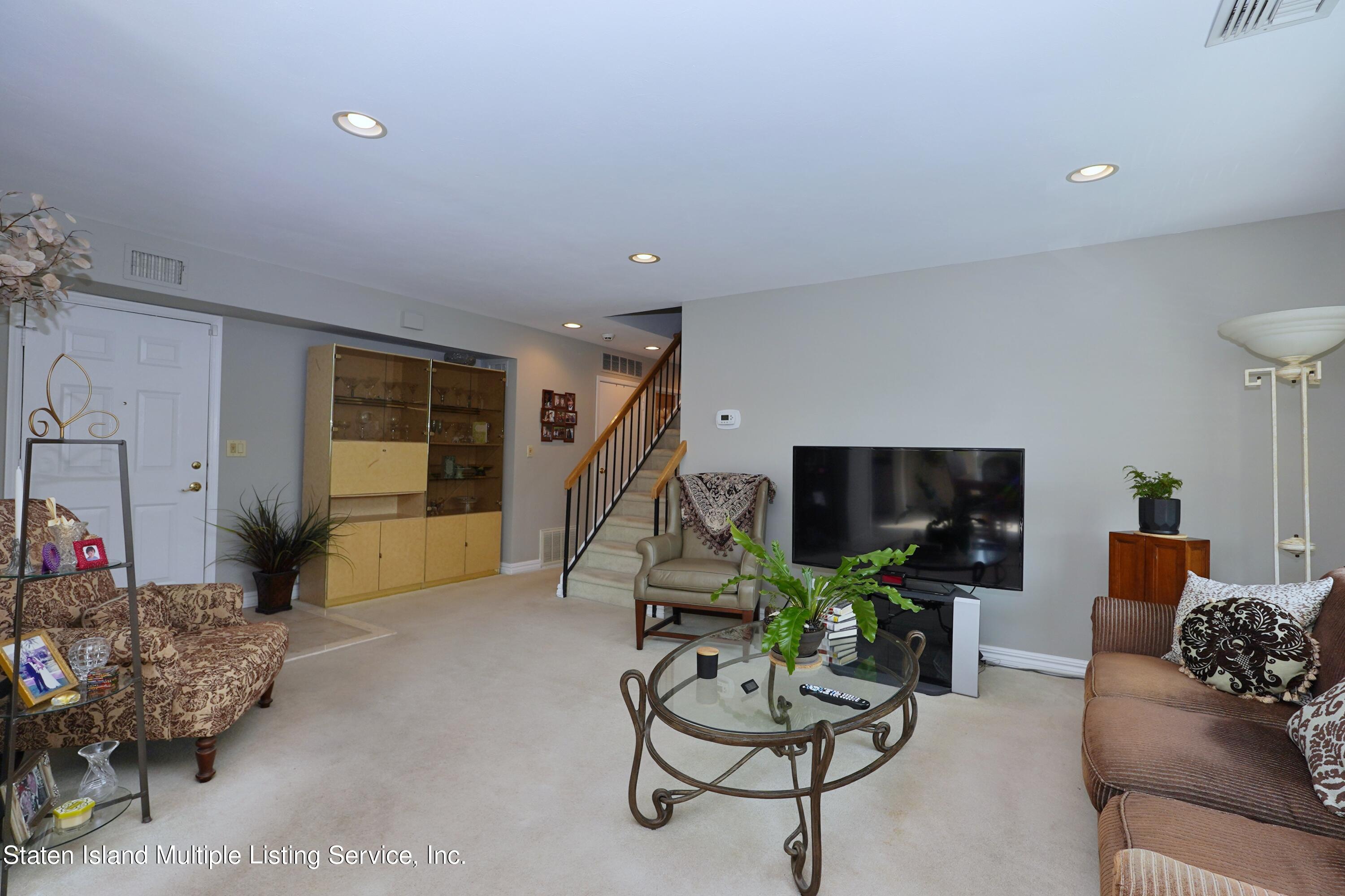 338 Timber Ridge Drive Staten Island, NY 10306 - Photo 3 of 28 Photo Dec 05 2022, 9 33 06 AM