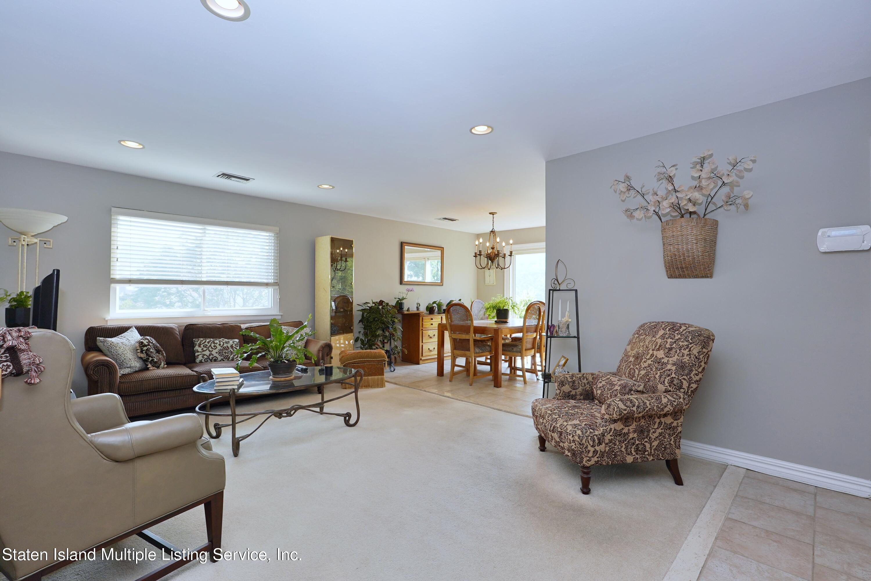 338 Timber Ridge Drive Staten Island, NY 10306 - Photo 4 of 28 Photo Dec 05 2022, 9 32 37 AM