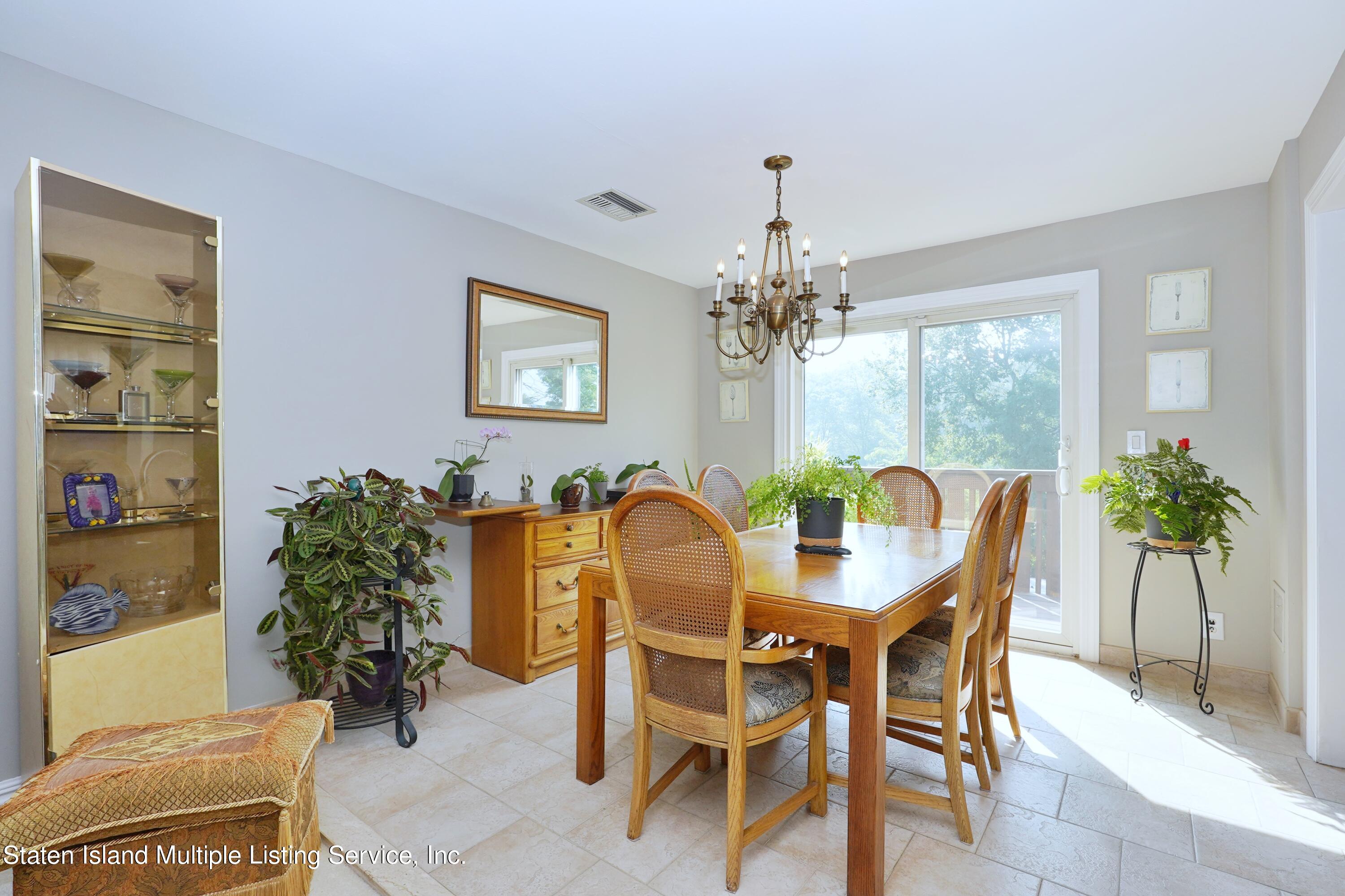 338 Timber Ridge Drive Staten Island, NY 10306 - Photo 6 of 28 Photo Dec 05 2022, 9 33 16 AM