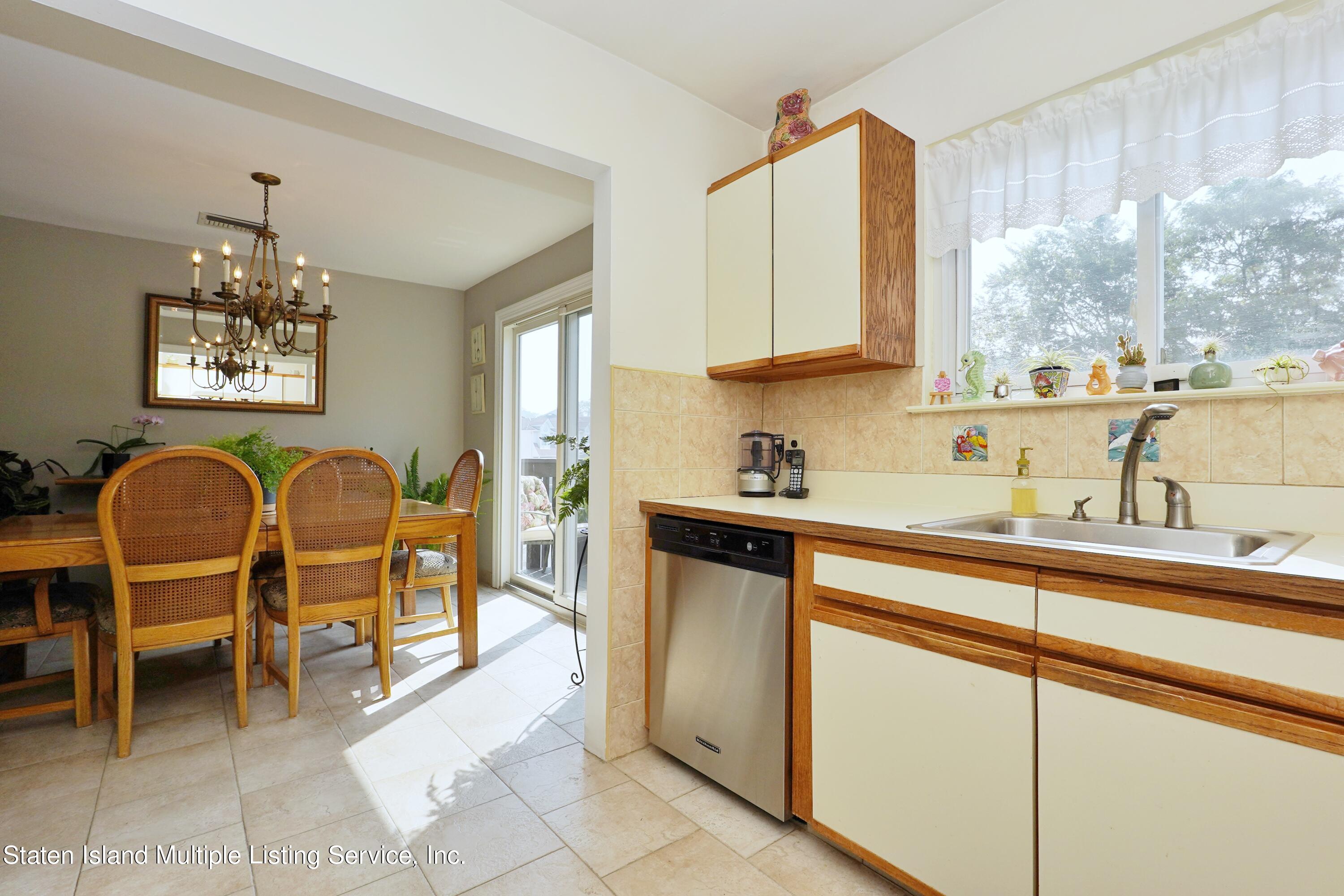 338 Timber Ridge Drive Staten Island, NY 10306 - Photo 10 of 28 Photo Dec 05 2022, 9 34 27 AM