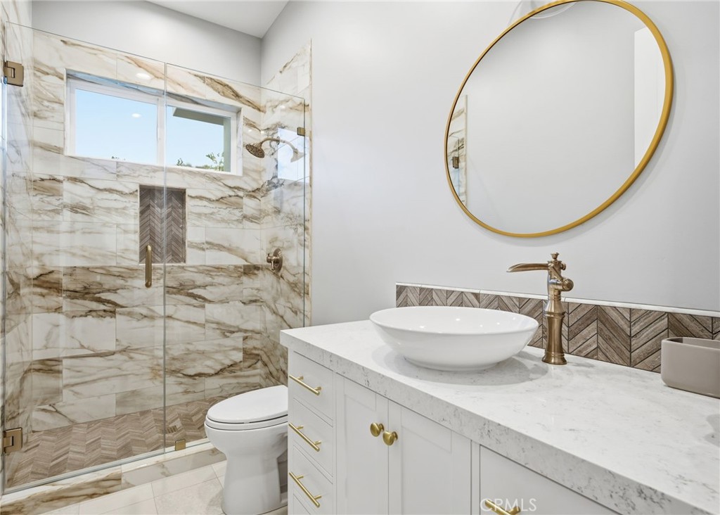 42339 Casa Verde Temecula, CA 92592 - Photo 36 of 59 a bathroom with a sink a toilet and a mirror