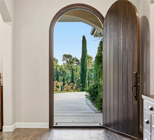 a view of entryway with kitchen