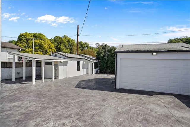a view of a house with a backyard