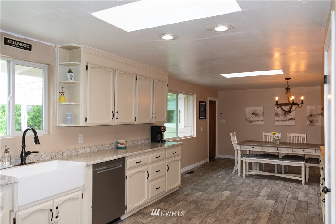 15530 Runyon Road Southeast Rainier, WA 98576 - Photo 11 of 36