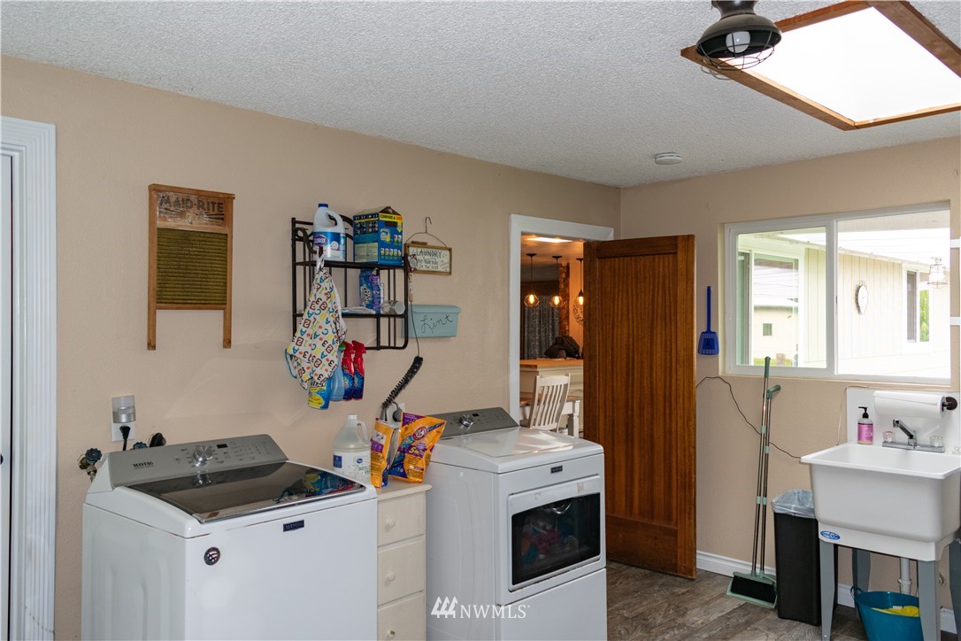 15530 Runyon Road Southeast Rainier, WA 98576 - Photo 15 of 36
