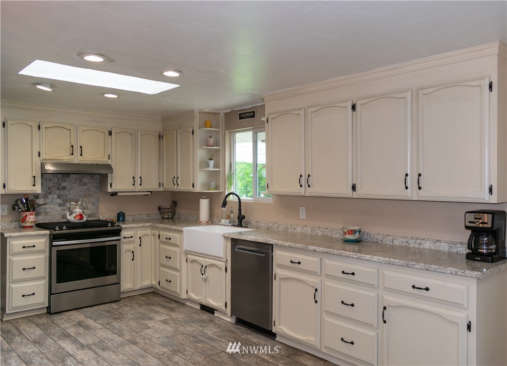 15530 Runyon Road Southeast Rainier, WA 98576 - Photo 10 of 36