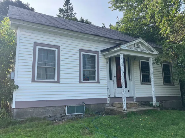 $215,000 | 56 South Pleasant Street, Bradford, VT 05033