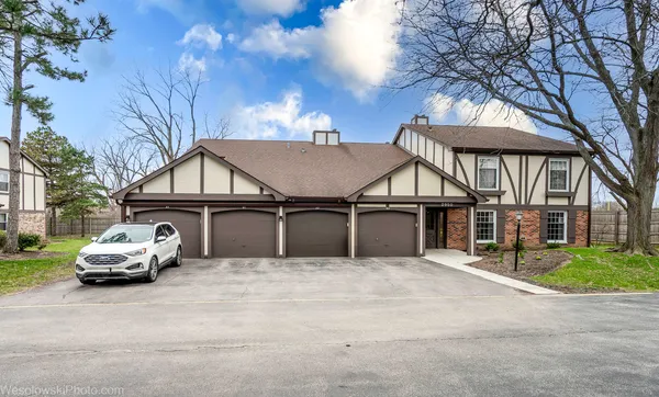 $278,000 | 2950 Northampton Drive, Unit B2, Rolling Meadows, IL 60008