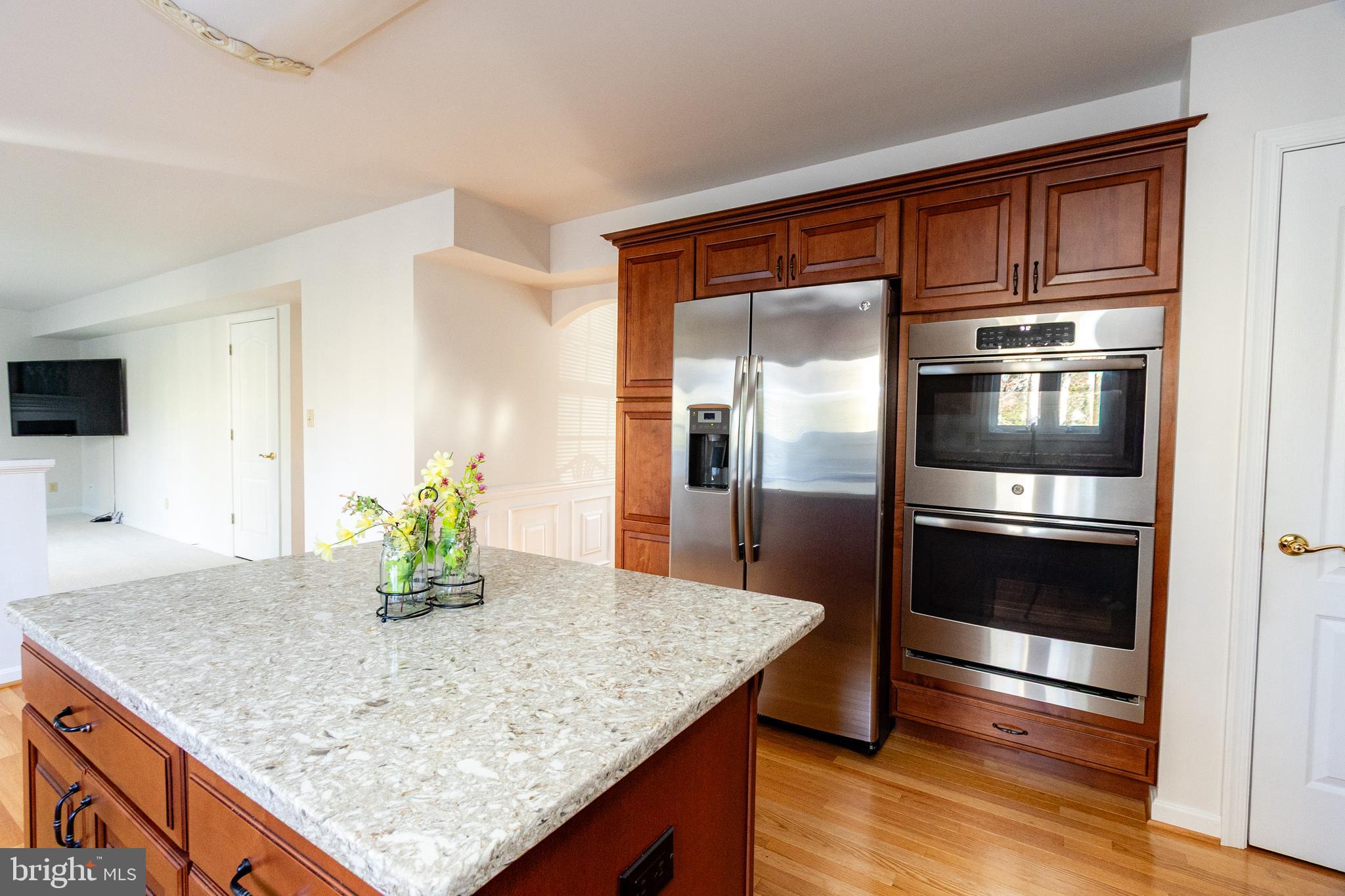 20753 Chestnut Ridge Drive Leonardtown, MD 20650 - Photo 18 of 45 a kitchen with granite countertop a refrigerator a oven and a sink