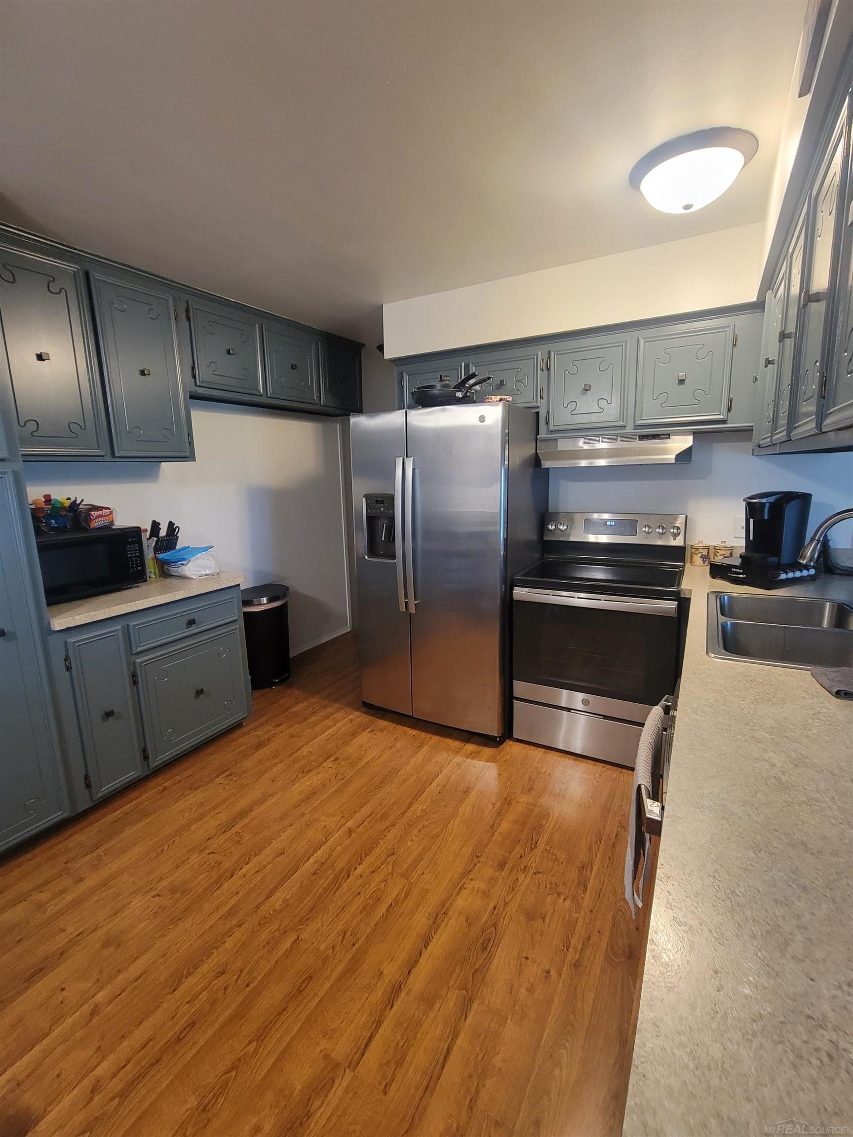 32819 Bunert Road Warren, MI 48088 - Photo 2 of 24 50106563-1.JPG
