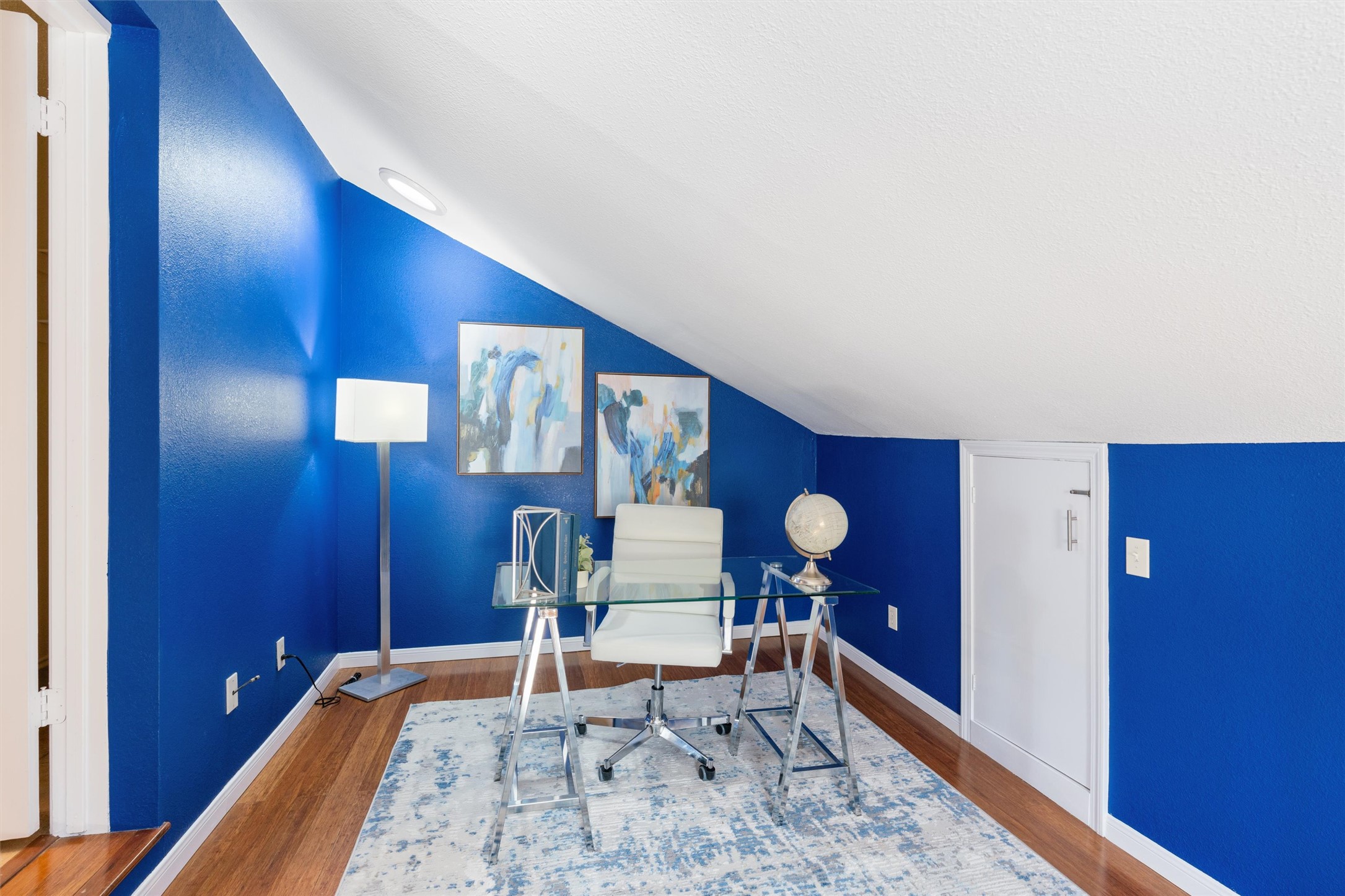 11902 Barrington Way Austin, TX 78759 - Photo 20 of 30 Featuring vaulted ceiling and wood finished floors