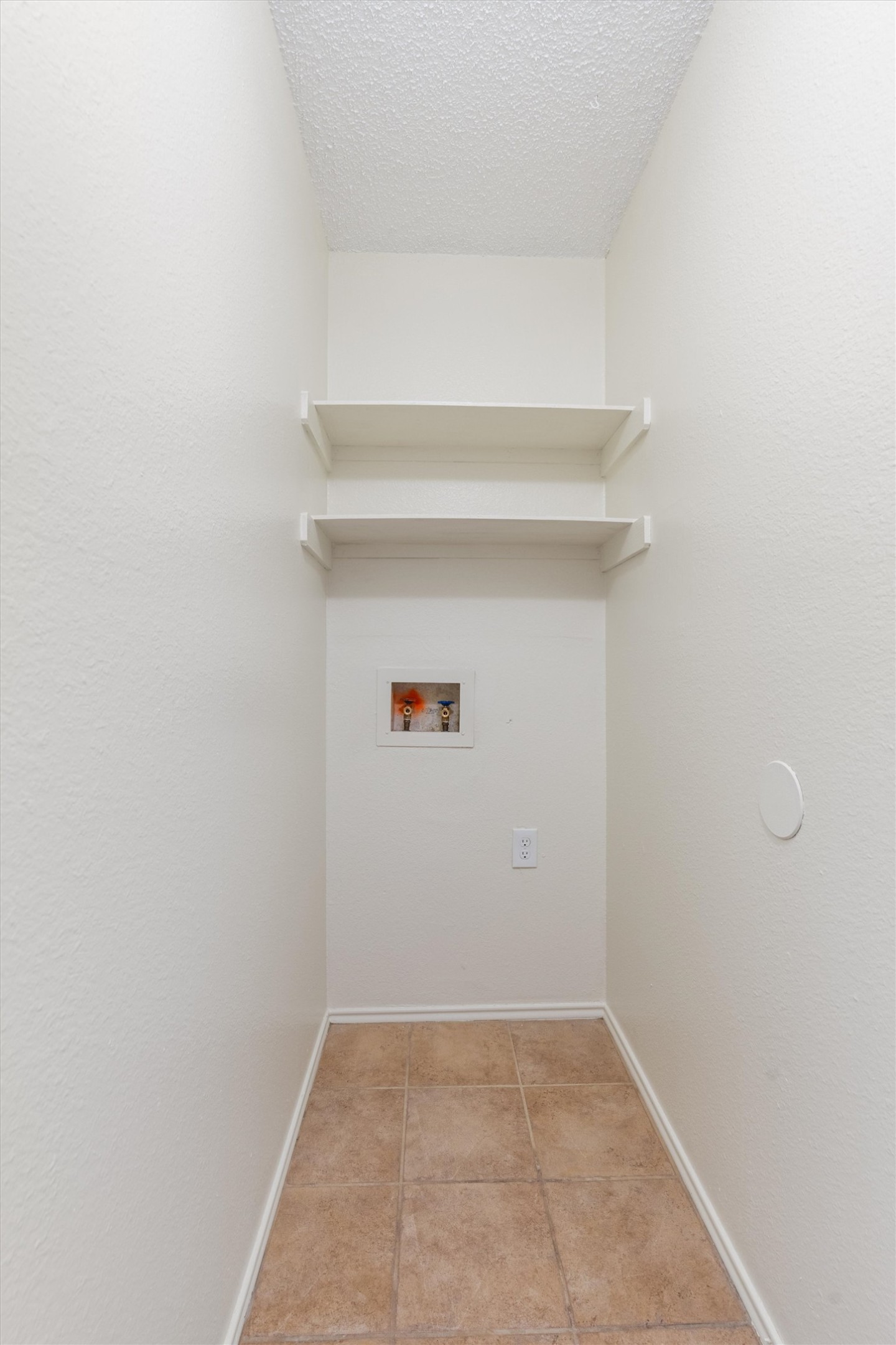 11902 Barrington Way Austin, TX 78759 - Photo 22 of 30 Laundry area featuring a textured ceiling and hookup for a washing machine