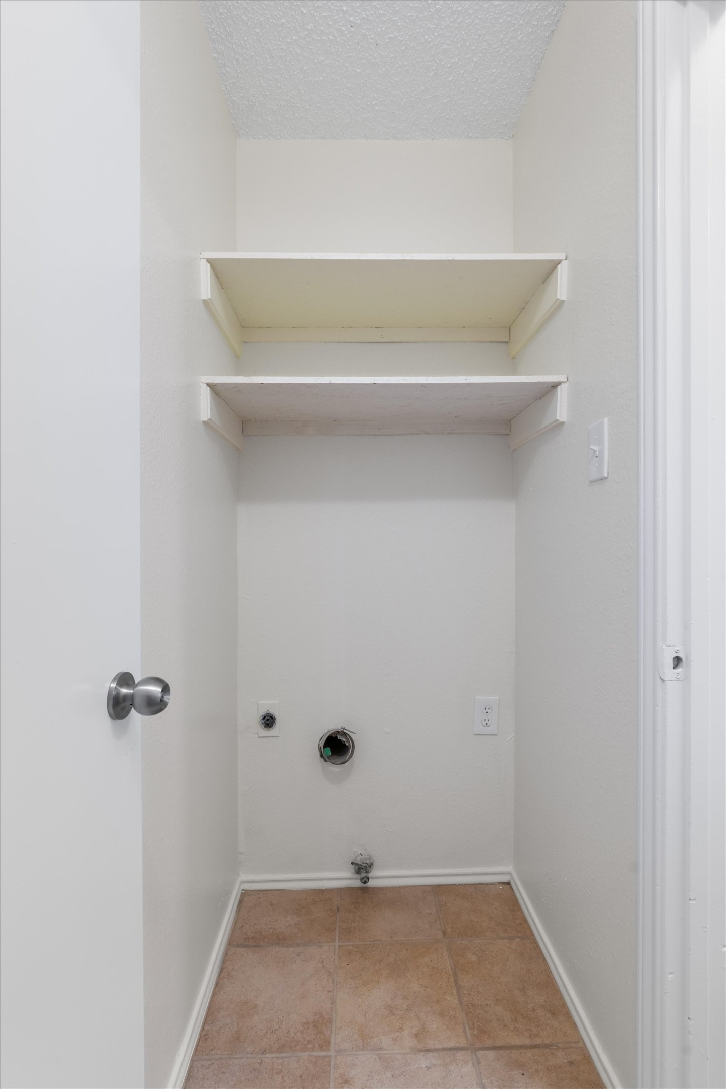 11902 Barrington Way Austin, TX 78759 - Photo 23 of 30 Laundry area featuring a textured ceiling and electric dryer hookup