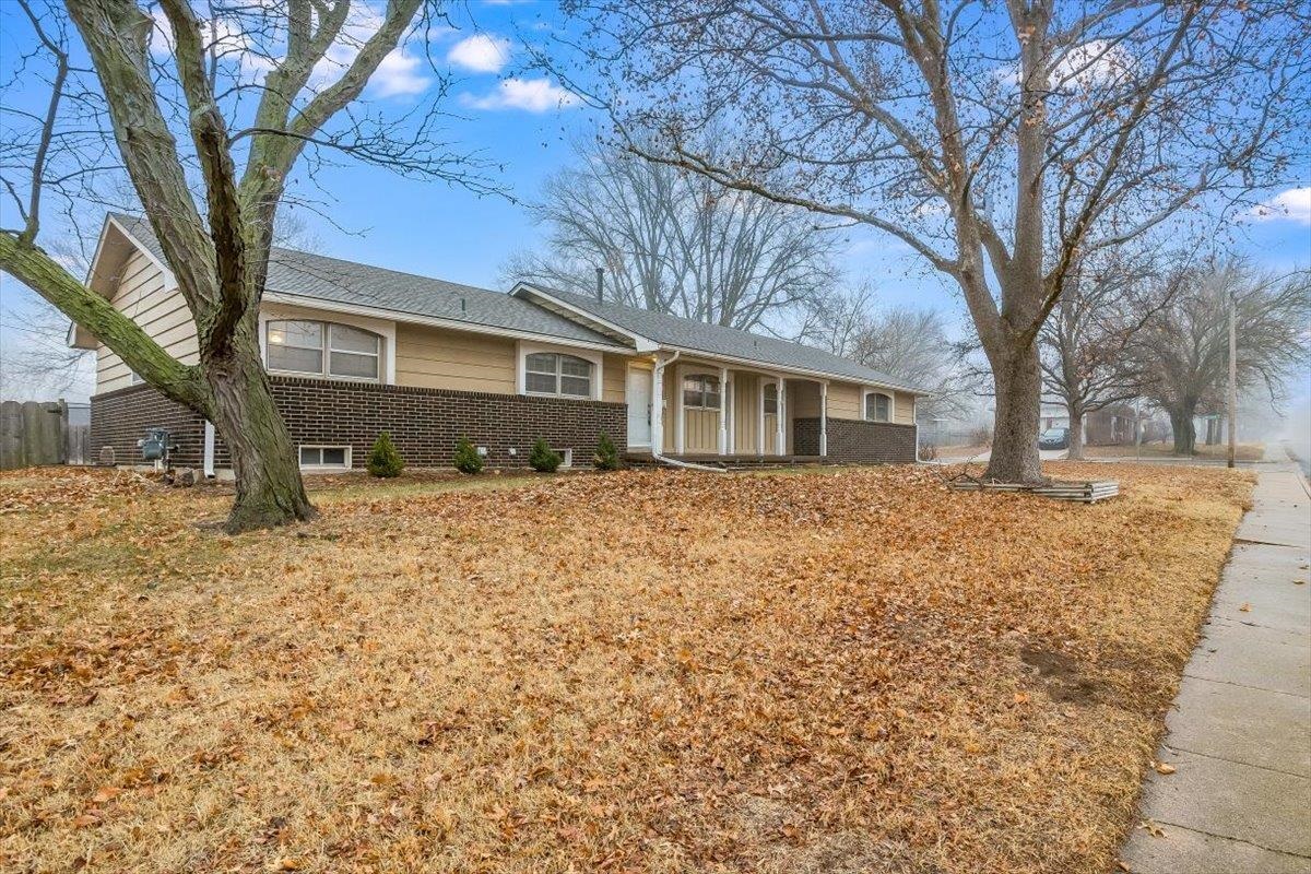 900 Morrison Drive Derby, KS 67037 - Photo 2 of 34