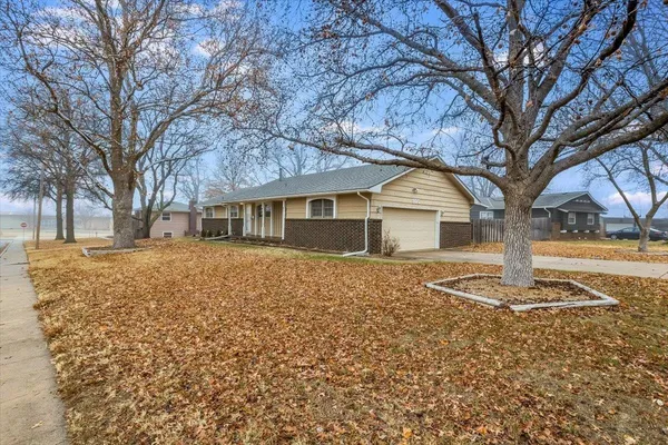 $227,000 | 900 Morrison Drive, Derby, KS 67037