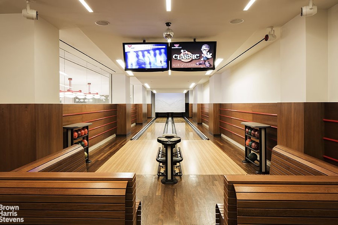 60 Riverside Boulevard, Unit 3004 Manhattan, NY 10069 - Photo 28 of 32 a room with gym equipment and wooden floor