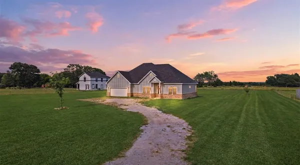 $430,000 | 987 County Road 4125, Campbell, TX 75422