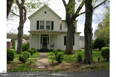 5578 Sumerduck Road Sumerduck, VA 22742 - Photo 4 of 4 front view of a house with a yard