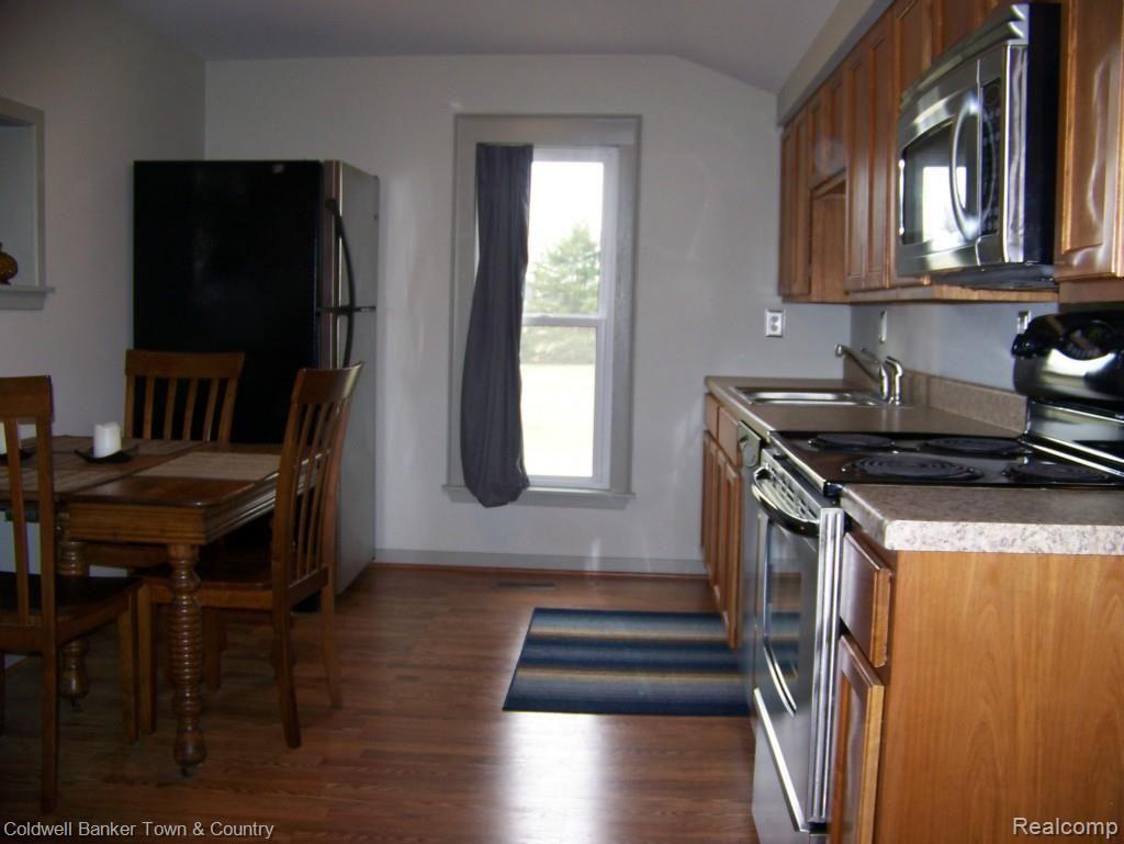 6859 North Fowlerville Road Fowlerville, MI 48836 - Photo 8 of 33 Updated Kitchen