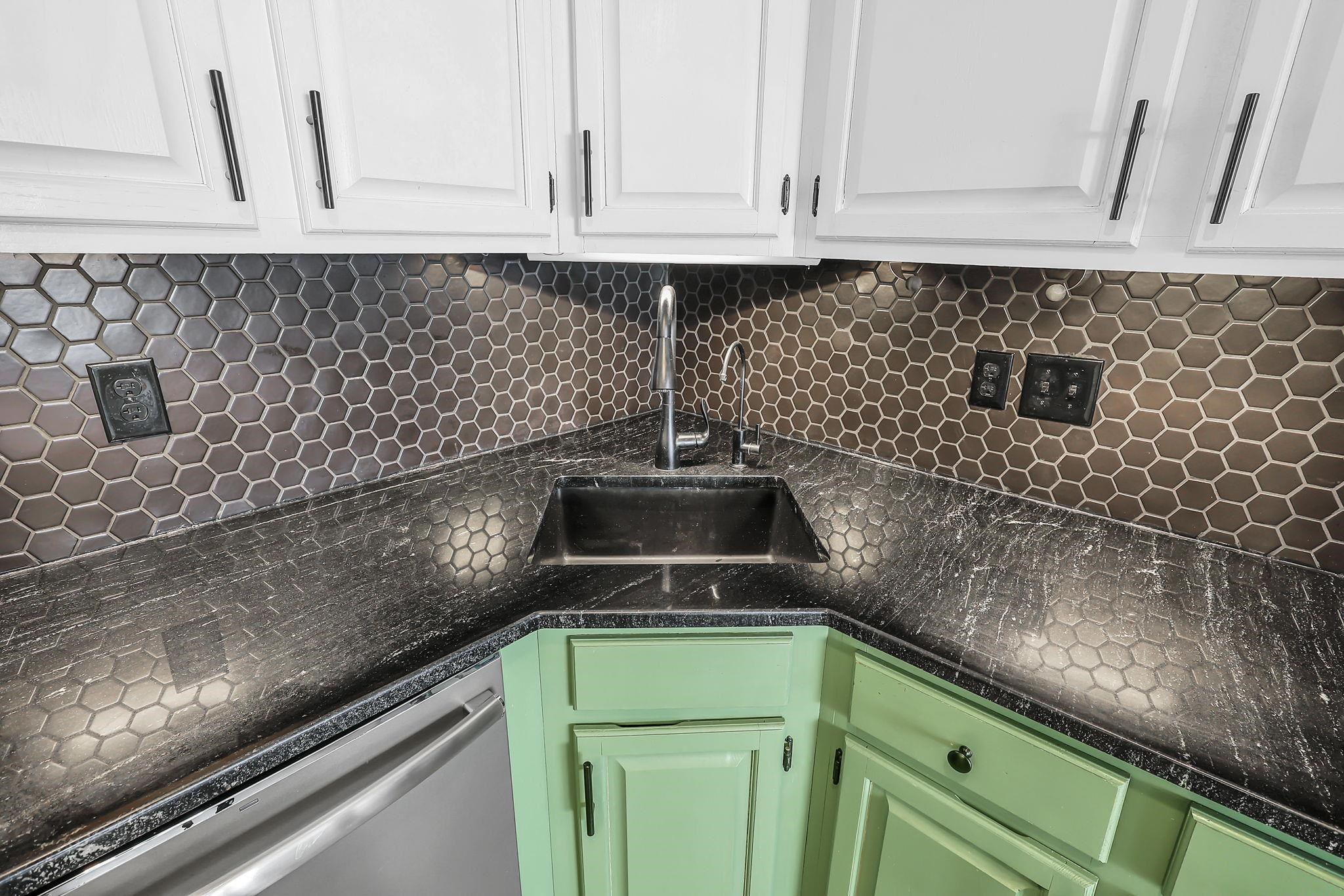 14 Turnbuckle Lane, Unit 5 Merrimack, NH 03054 - Photo 8 of 19