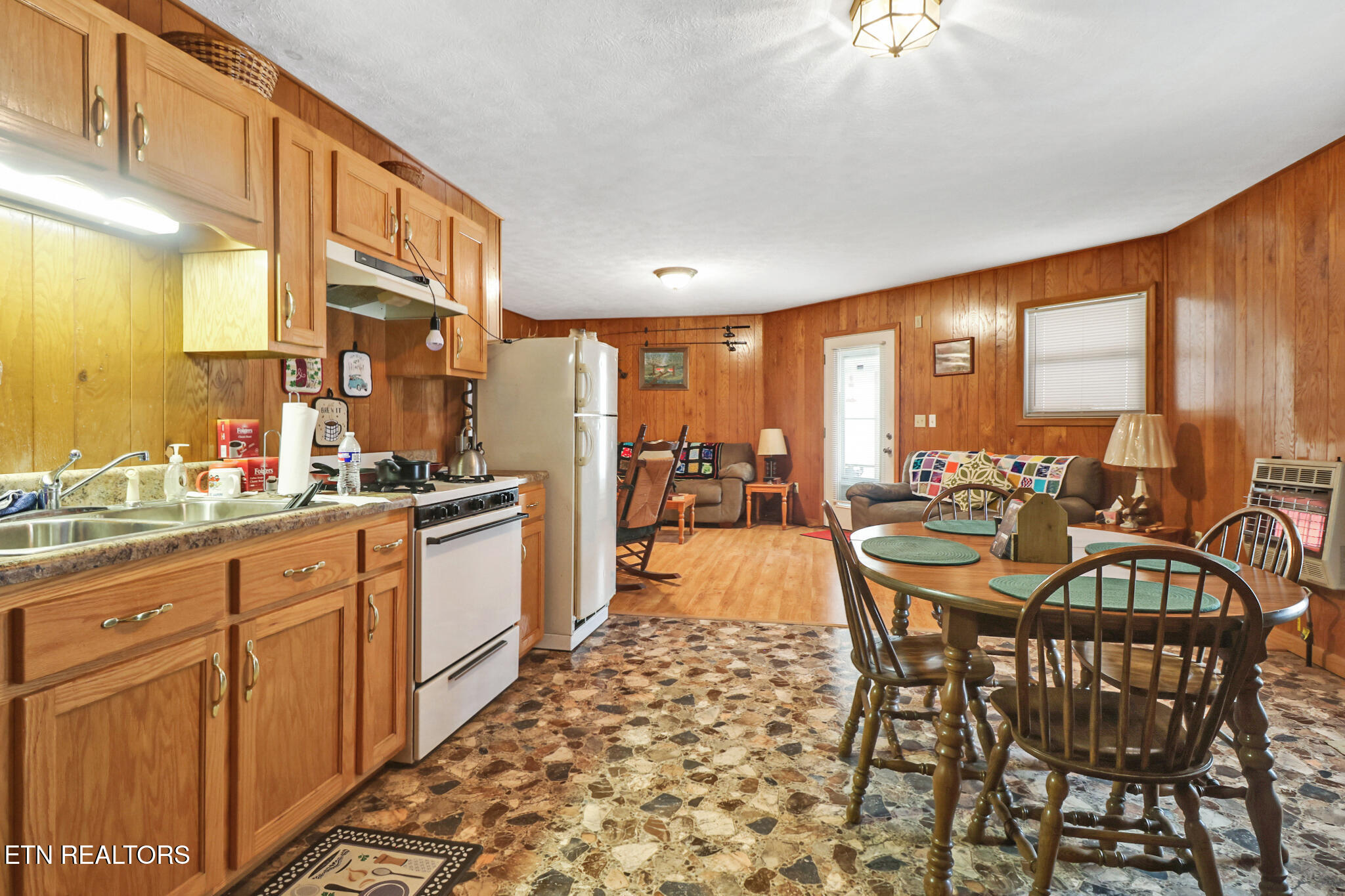 1017 Hinch Mountain Road Crossville, TN 38555 - Photo 27 of 47 if1a0911-if1a0915