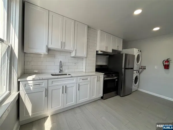 $2,900 | 240 East Forest Avenue, Unit 2, Teaneck, NJ 07666