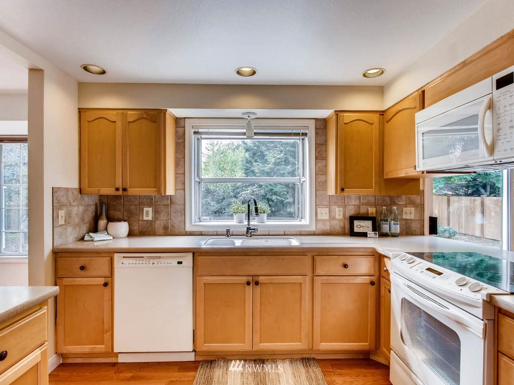 8827 Northeast 180th Street Bothell, WA 98011 - Photo 11 of 25 Gallery Image 11