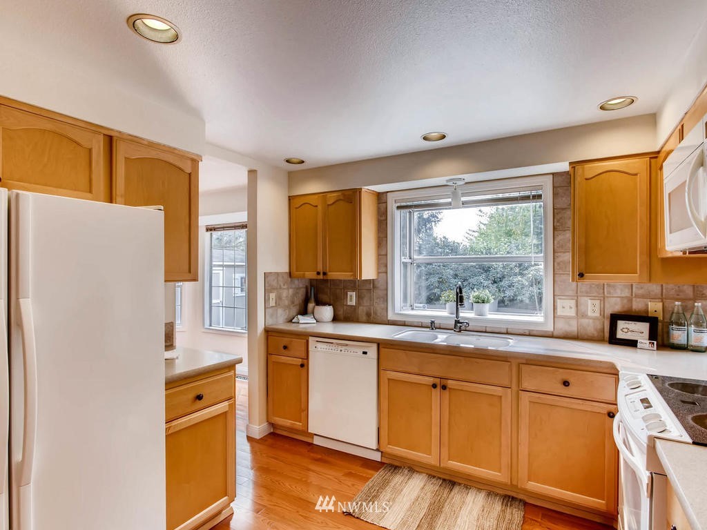 8827 Northeast 180th Street Bothell, WA 98011 - Photo 12 of 25 Gallery Image 12