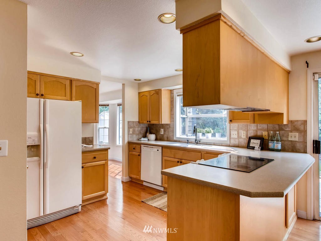 8827 Northeast 180th Street Bothell, WA 98011 - Photo 13 of 25 Gallery Image 13