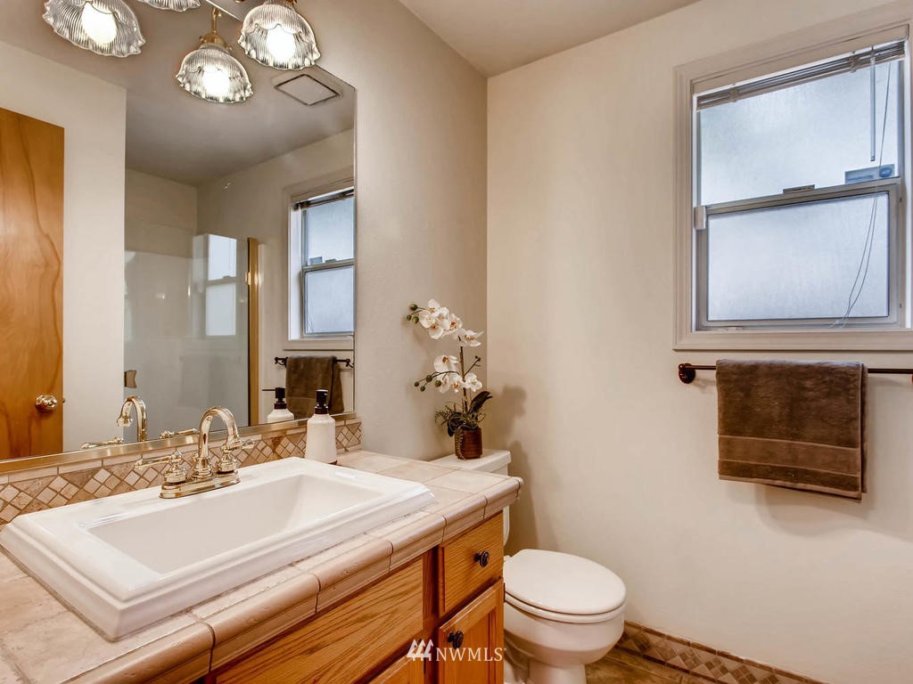 8827 Northeast 180th Street Bothell, WA 98011 - Photo 18 of 25 Gallery Image 18