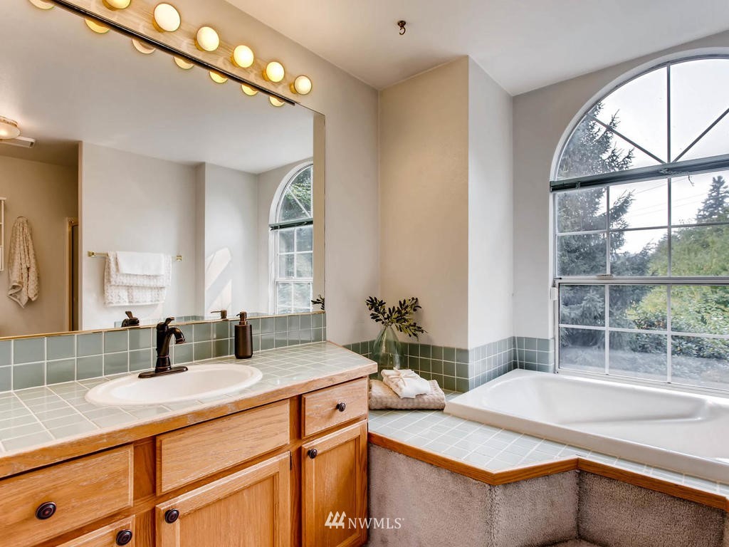 8827 Northeast 180th Street Bothell, WA 98011 - Photo 21 of 25 Gallery Image 21