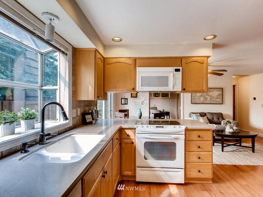 8827 Northeast 180th Street Bothell, WA 98011 - Photo 9 of 25 Gallery Image 9