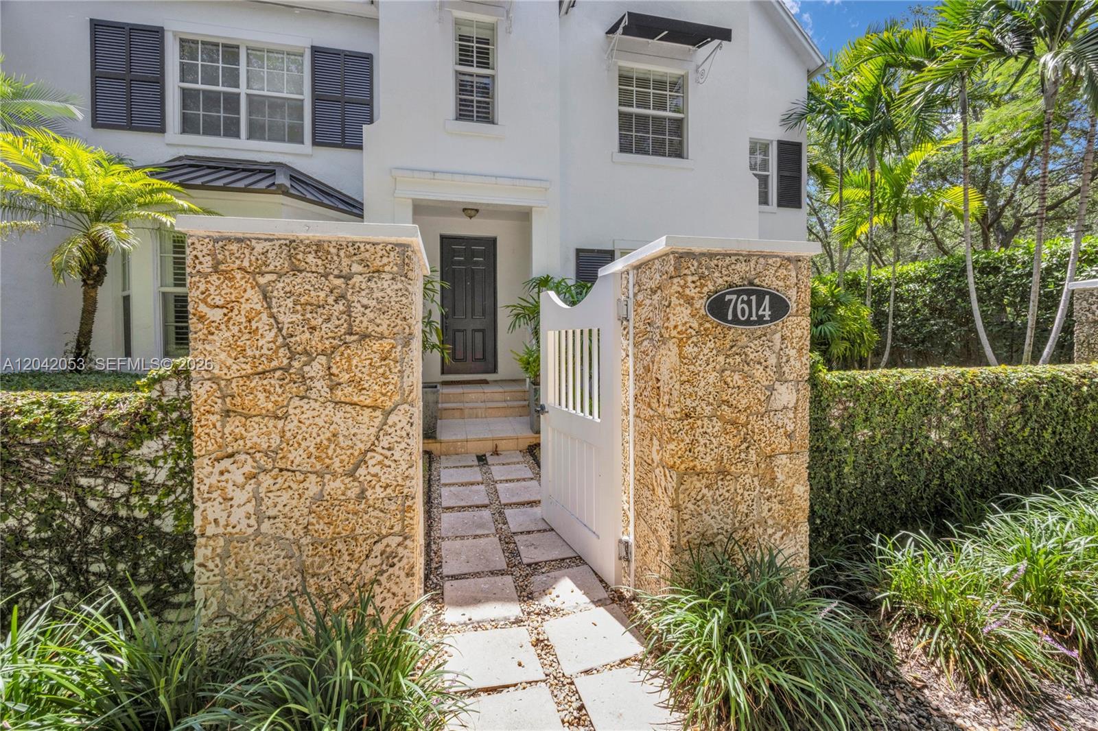 7614 Southwest 54th Avenue Miami, FL 33143 - Photo 2 of 33