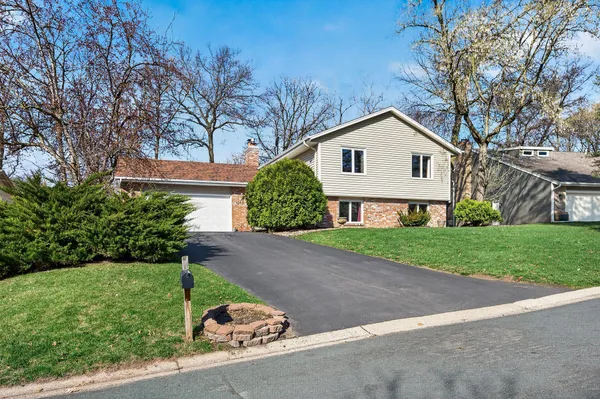$499,900 | 4149 Strawberry Lane, Eagan, MN 55123
