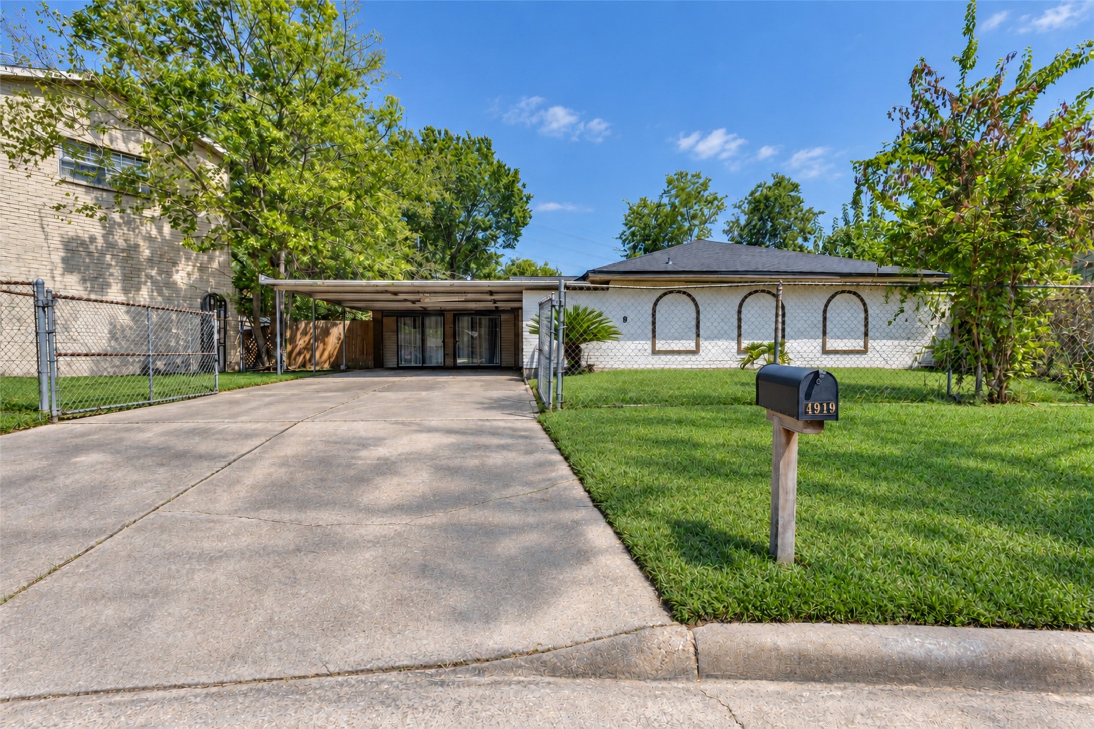 4919 Connorvale Road Houston, TX 77039 - Photo 2 of 40 Gallery Image 2